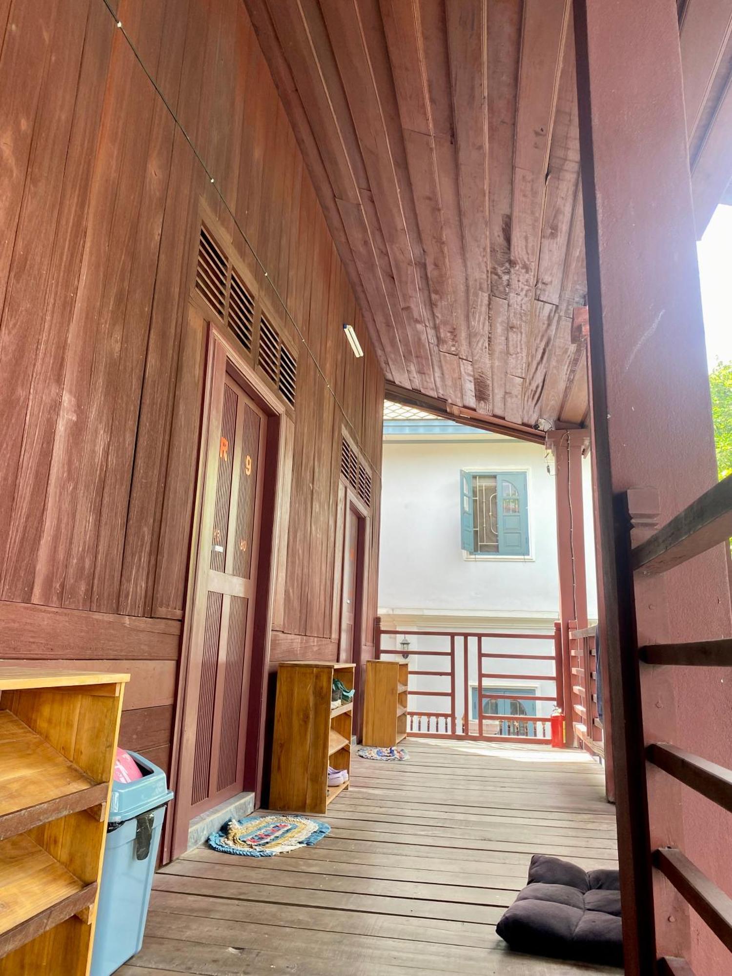 Sunrise Riverside Pool Hostel Luang Prabang Zewnętrze zdjęcie